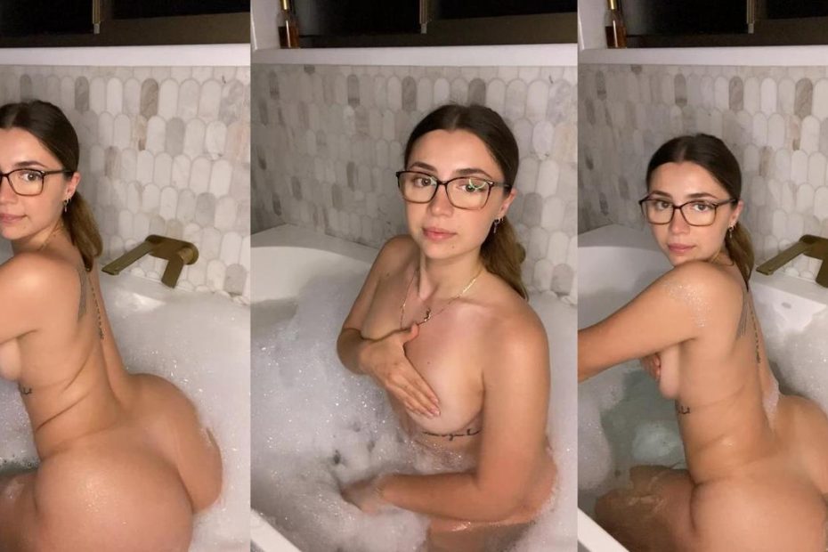 Watch Lilith Cavaliere - Bathtub full movie - Lilith Cavaliere - FullHD