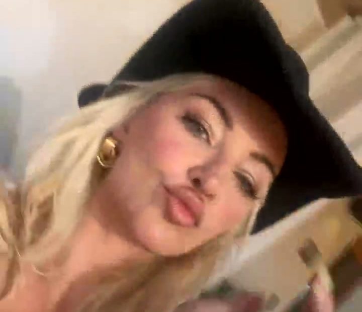 Watch Lindsey Pelas - Bathtub/Shower Live full movie - Lindsey Pelas - HD