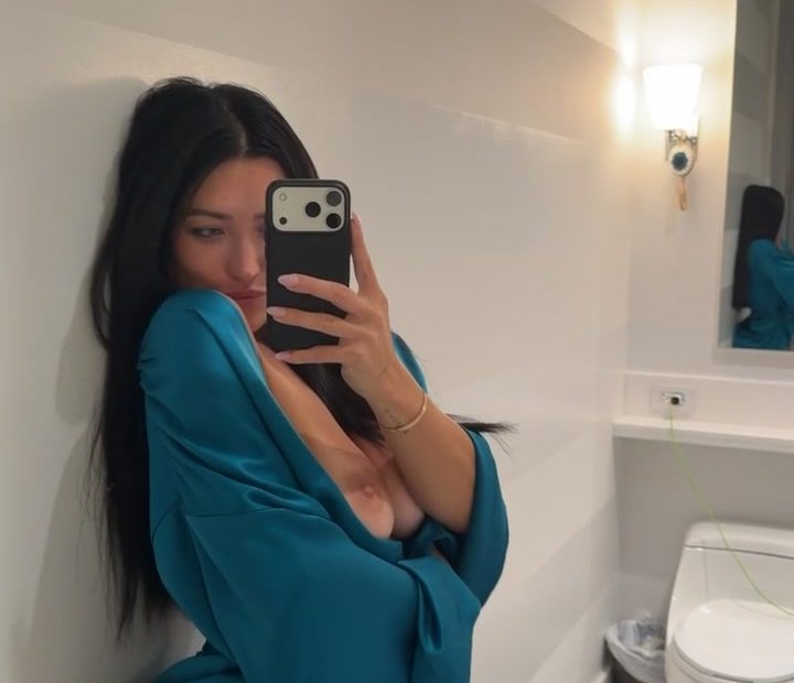Watch Stefanie Knight (Gurzanski, stefbabyg) - Tease full movie - Stefanie Knight (Gurzanski, stefbabyg) - HD