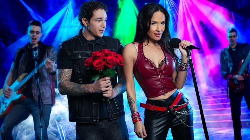 Watch Izi Blu - Rockstar MILF Takes Roadie on an Exclusive VIP Tour full movie - Izi Blu - FullHD